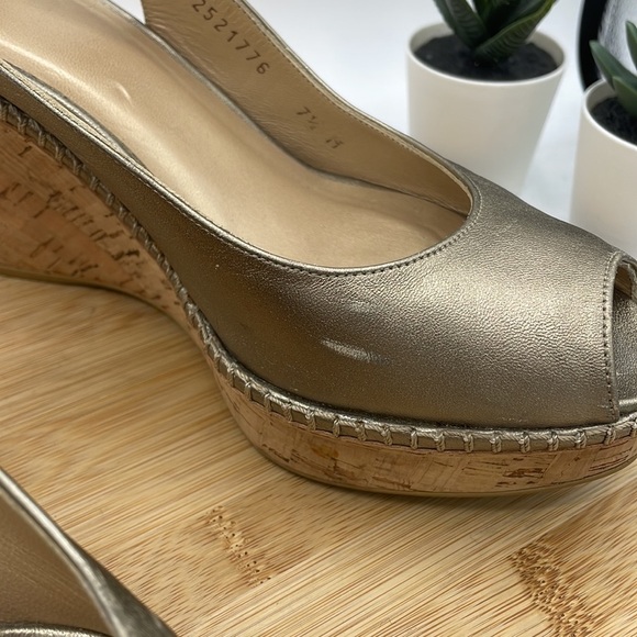 Stuart Weitzman || Metallic Gold Cork Wedge Poop-Toe Slingback Shoes; Sz 7 1/2M - Picture 9 of 17